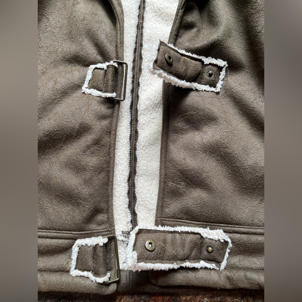 Women’s Straight Down brown faux suede & Sherpa bomber rustic jacket. Size large - Picture 7 of 16